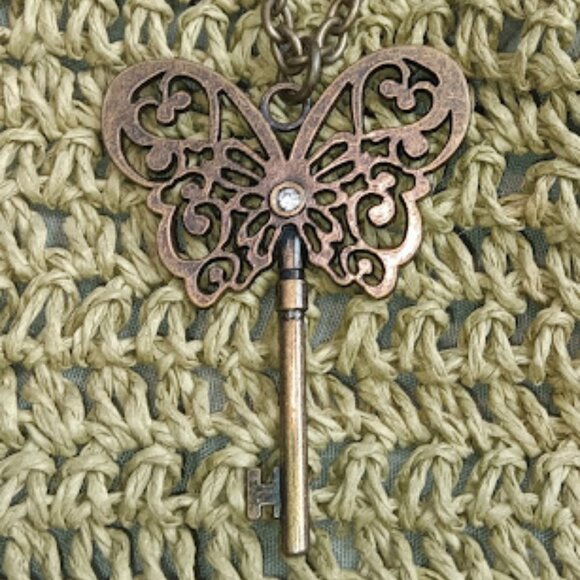 Sun N’ Sand Medium Natural Crochet Shoulder Tote Green Brown Butterfly Bag Charm - Picture 2 of 10